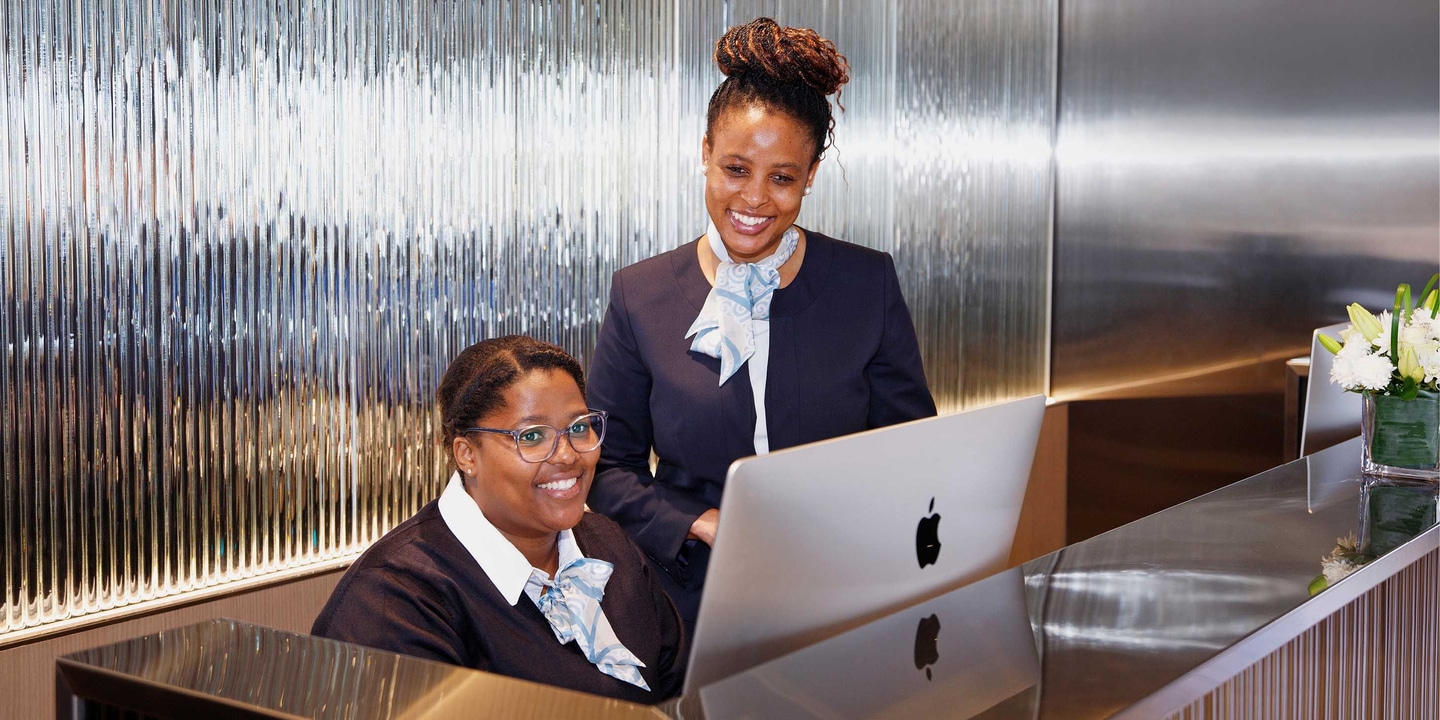 Emerald Azzurra receptionist