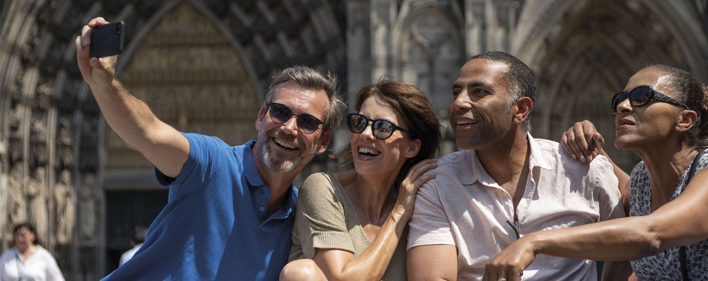 Emerald guests taking a selfie in Cologne